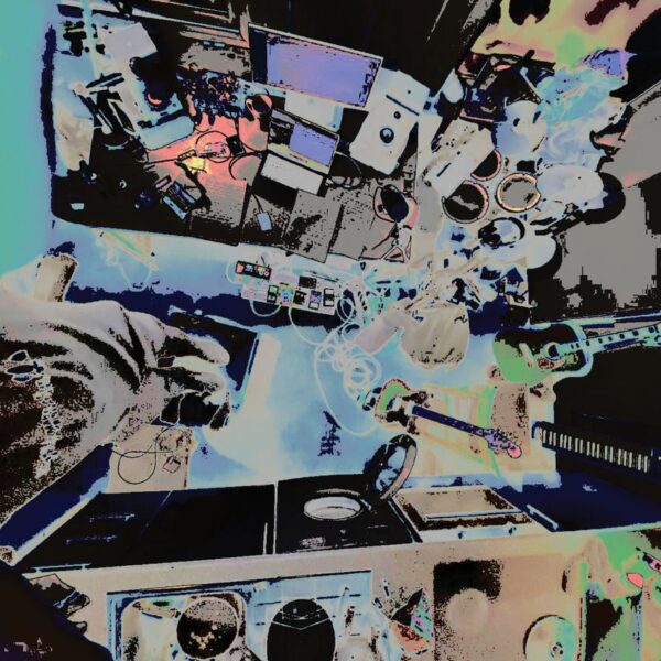<span class="hide-the-artist">Eterna<br></span>Debunker